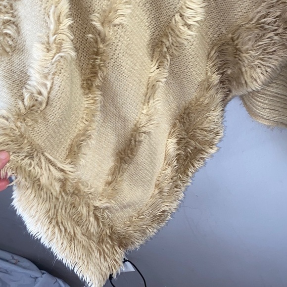 Charlie Paige  tan Textured Poncho - Picture 6 of 13